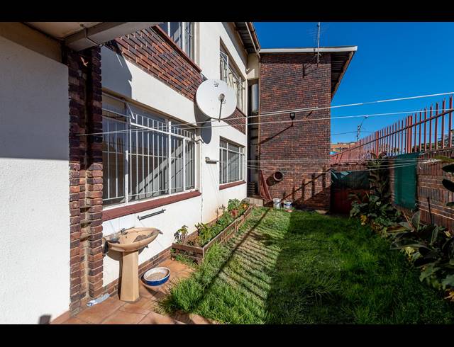 12 BEDROOM APARTMENT BLOCK FOR SALE IN ROSETTENVILLE